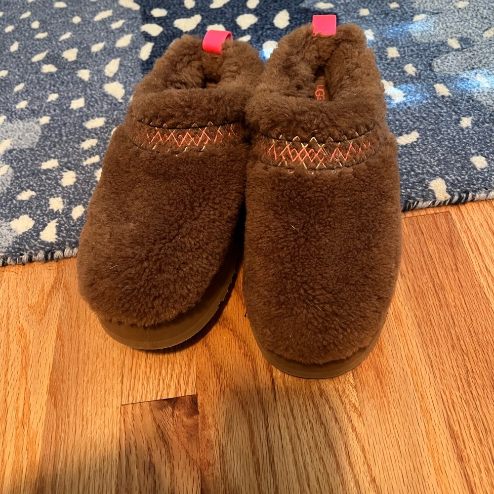 UGG TAZZ